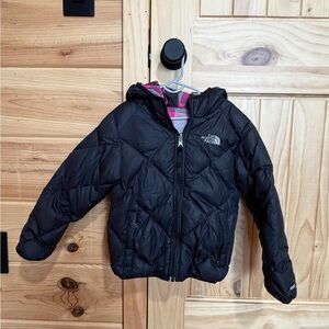 The North Face Girls' Reversible Moondoggy 550 down jacket Black/ Pink Size XS 6